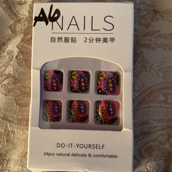 Press on nails - Picture 7 of 17